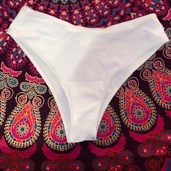 White bikini set - Picture 2 of 4